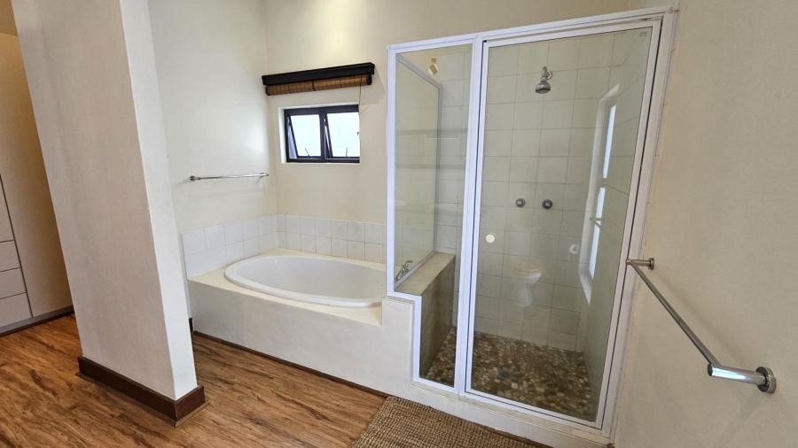 5 Bedroom Property for Sale in The Coves North West